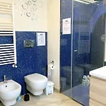 马约尔公寓 *