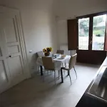 马约尔公寓 *